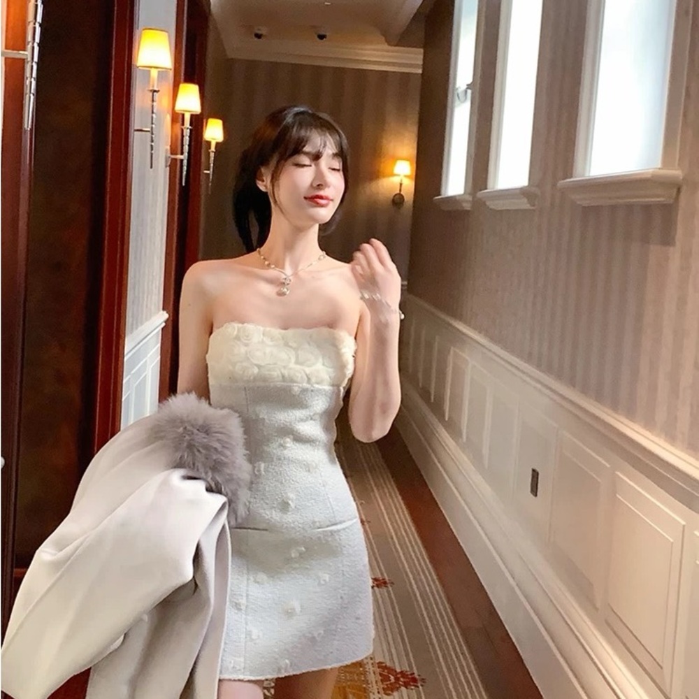 Elegant White Strapless Dress